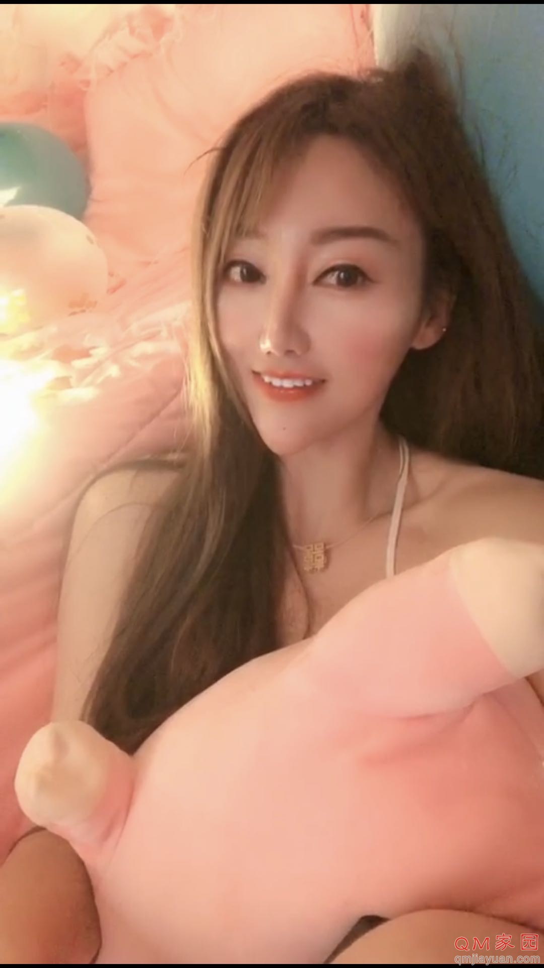 一个私兼小妹，爆艹丝袜腿真爽